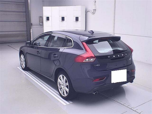 VOLVO V40 2017