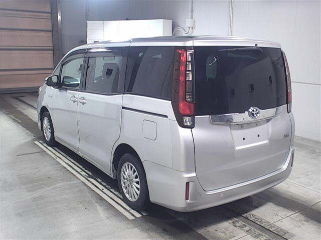 TOYOTA NOAH 2015