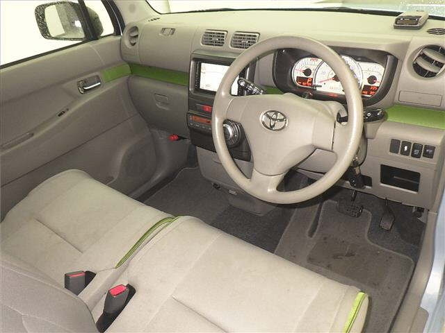 TOYOTA PIXIS SPACE 2016
