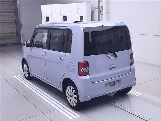 TOYOTA PIXIS SPACE 2016