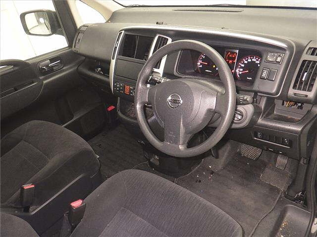 NISSAN SERENA 2010