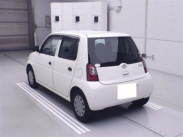 DAIHATSU ESSE 2011