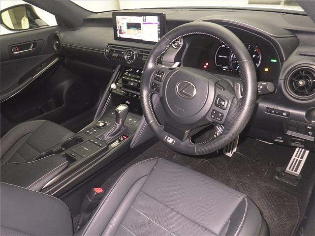 LEXUS IS 2024