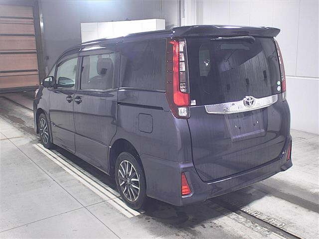 TOYOTA NOAH 2014