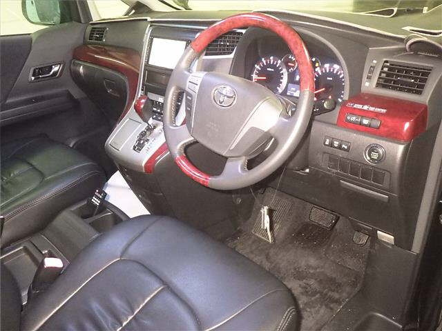 TOYOTA ALPHARD 2010