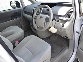 TOYOTA NOAH 2009