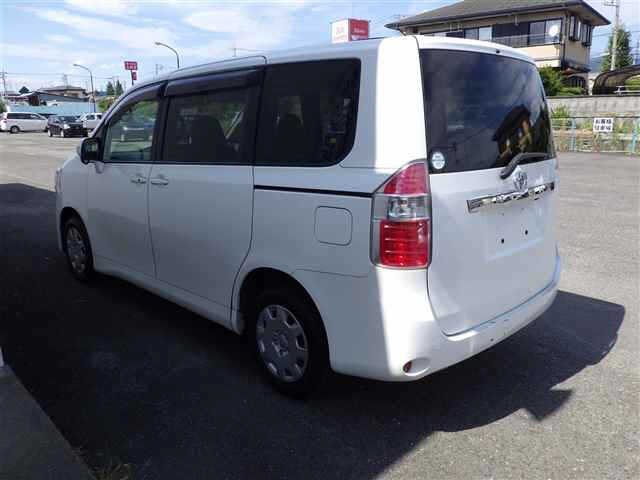 TOYOTA NOAH 2009
