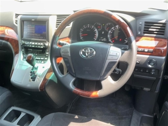 TOYOTA ALPHARD 2009