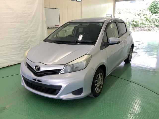 TOYOTA VITZ 2013