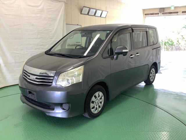 TOYOTA NOAH 2011