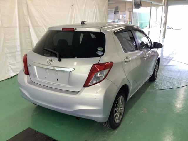 TOYOTA VITZ 2013