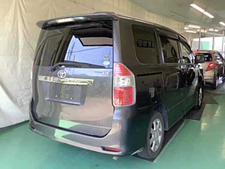 TOYOTA NOAH 2008