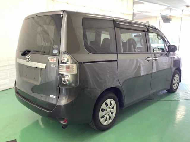 TOYOTA NOAH 2011