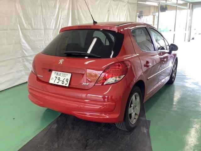 PEUGEOT 207 2011
