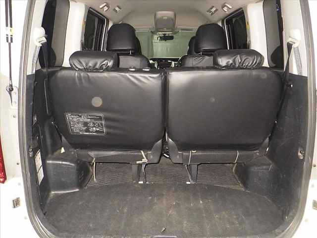 TOYOTA NOAH 2011