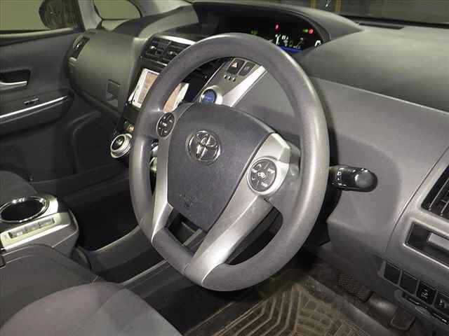 TOYOTA PRIUS ALPHA 2012