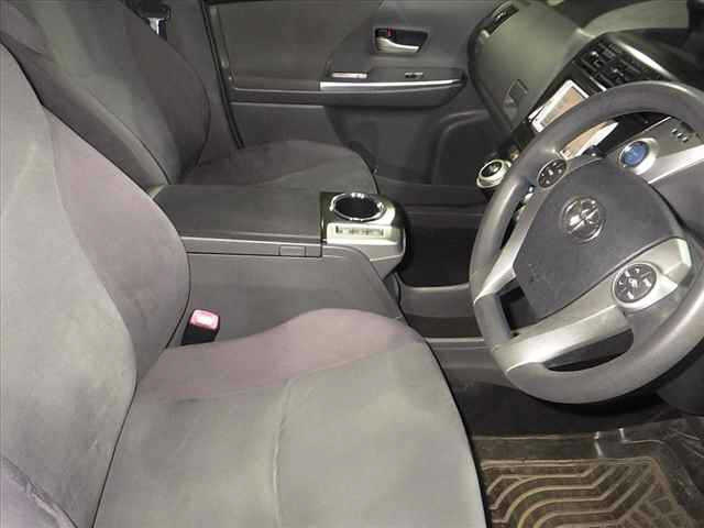 TOYOTA PRIUS ALPHA 2012