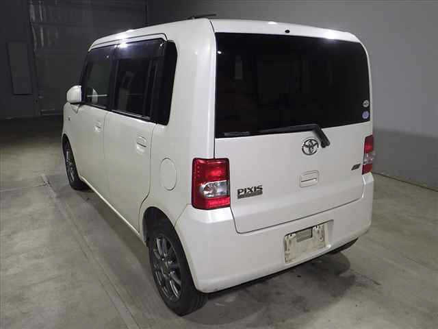 TOYOTA PIXIS SPACE 2012