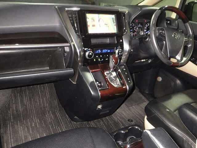 TOYOTA ALPHARD 2015