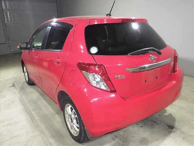 TOYOTA VITZ 2011