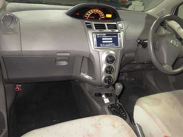 TOYOTA VITZ 2009