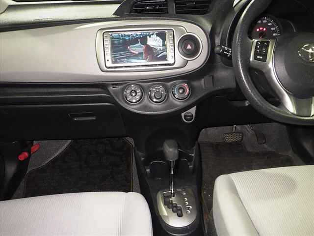 TOYOTA VITZ 2011