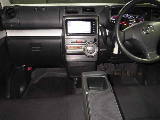 TOYOTA PIXIS SPACE 2013