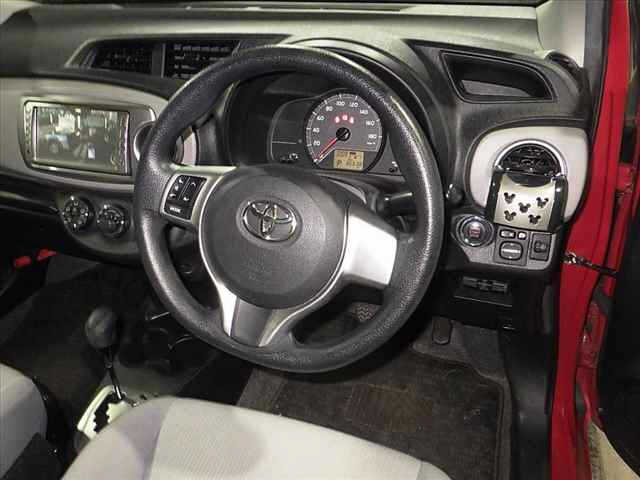 TOYOTA VITZ 2011