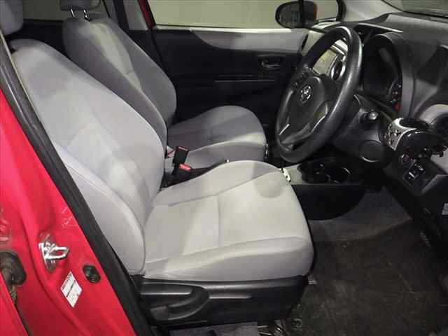 TOYOTA VITZ 2011
