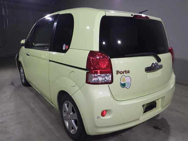 TOYOTA PORTE 2015