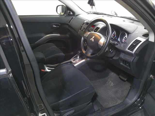 MITSUBISHI OUTLANDER 2011
