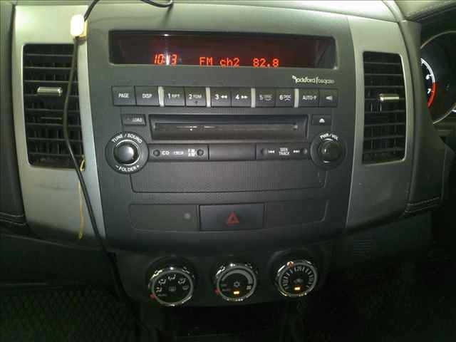 MITSUBISHI OUTLANDER 2011