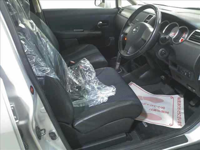 NISSAN TIIDA 2010