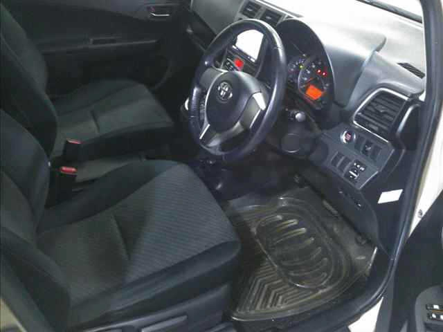 TOYOTA RACTIS 2011
