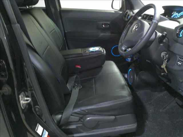TOYOTA BB 2013