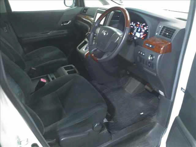 TOYOTA VELLFIRE 2010