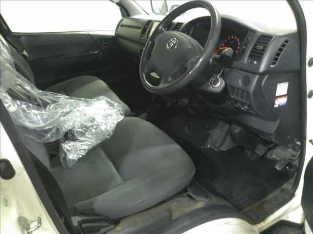 TOYOTA HIACE VAN 2015