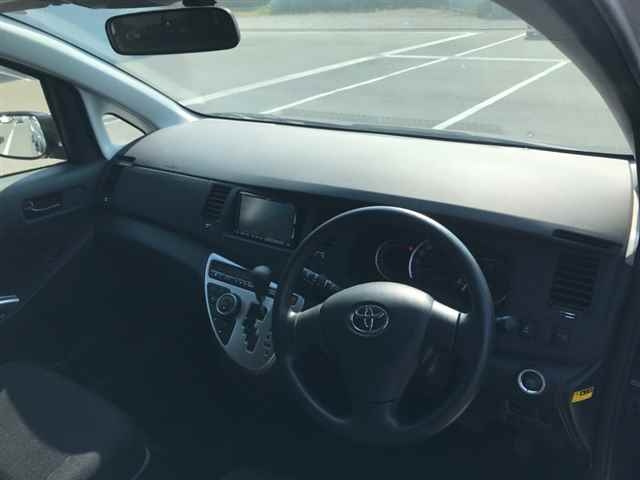 TOYOTA ISIS 2012