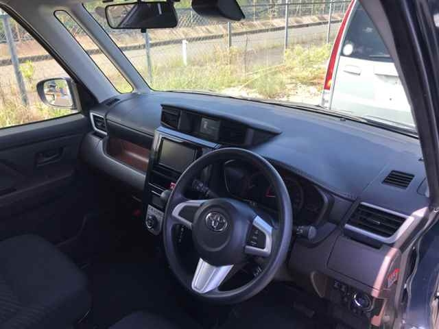 TOYOTA ROOMY 2017