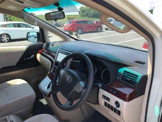 TOYOTA ALPHARD 2009