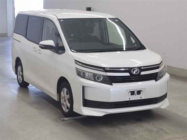 TOYOTA VOXY 2014