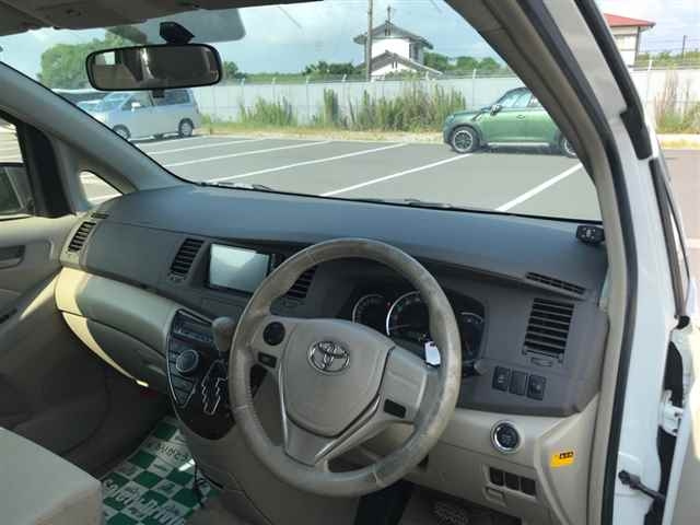 TOYOTA ISIS 2013