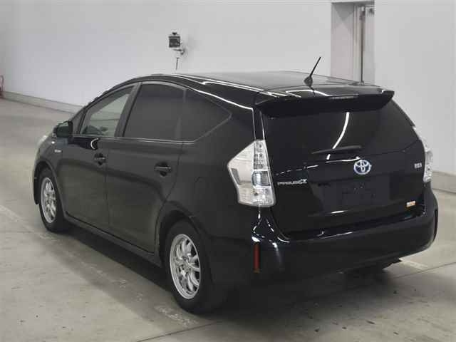 TOYOTA PRIUS ALPHA 2012