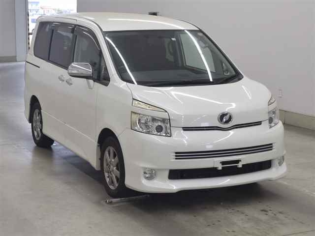 TOYOTA VOXY 2010