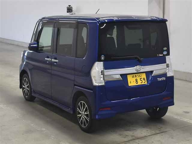 DAIHATSU TANTO 2015