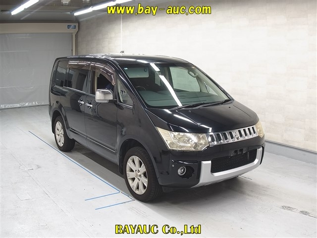 MITSUBISHI DELICA D5 2010