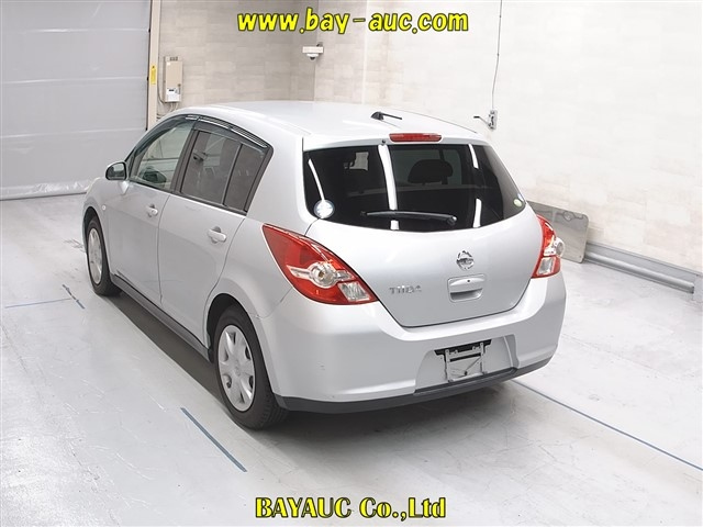 NISSAN TIIDA 2010