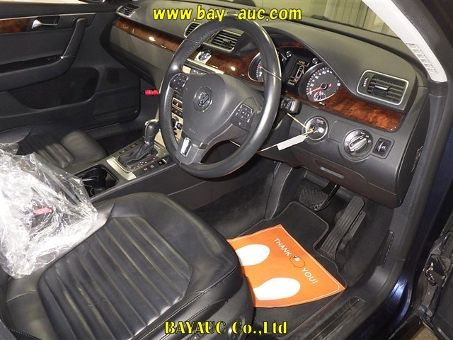VOLKSWAGEN PASSAT VARIANT 2012