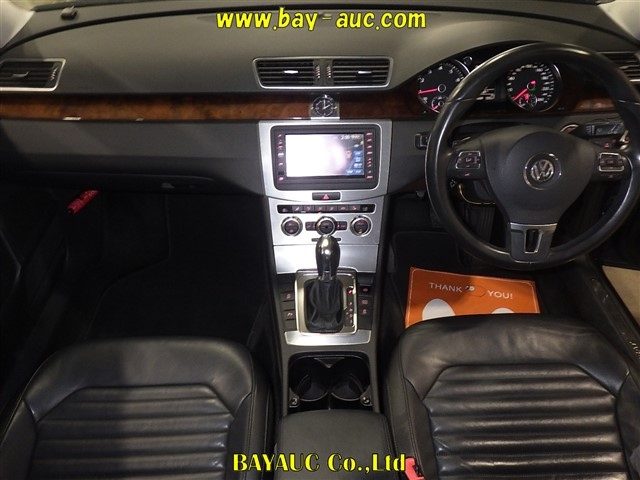 VOLKSWAGEN PASSAT VARIANT 2012