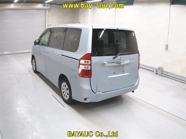 TOYOTA NOAH 2012